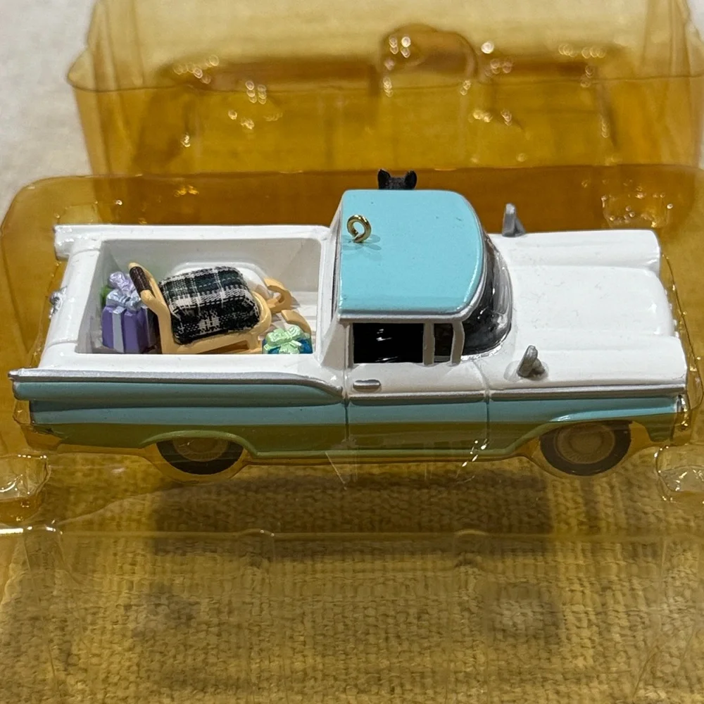 Carlton Cards Heirloom Collection FORD 1959 Ranchero Joy Hanging Ornament